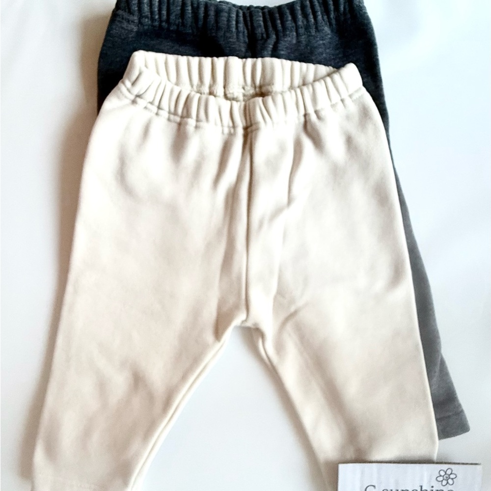Uniqlo Kids Cream and Gray Leggings Set
